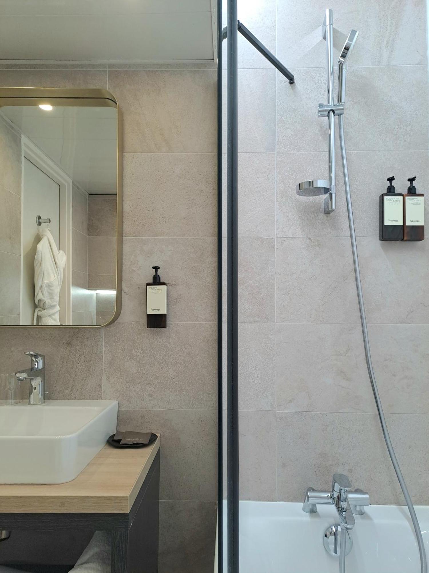 Best Western Plus Opera Batignolles Paris Exterior photo